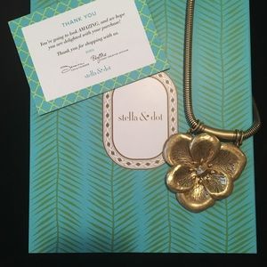 Stella and Dot Flower Bloom Statement Necklace